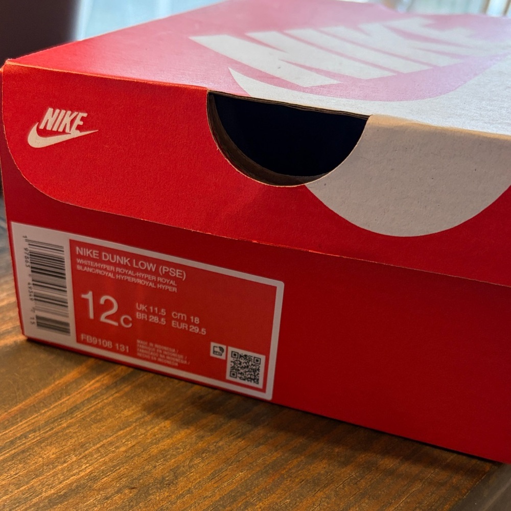 Nike Dunk Low Kids Basketball Sneakers in Blue and White - Picture 3 of 5